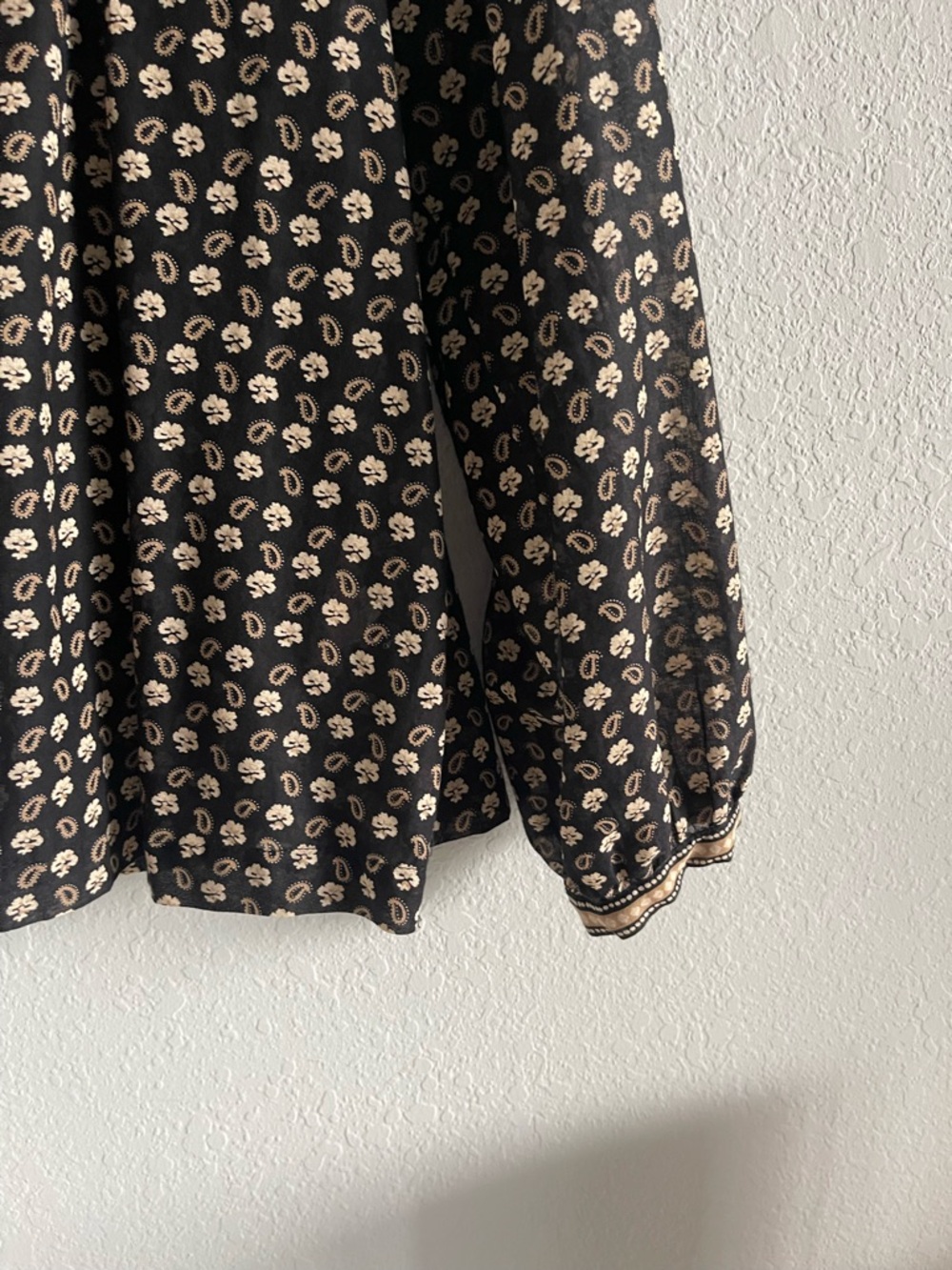 Doen Black with Cream Accents Tie-Neck Peasant Blouse - Picture 9 of 14